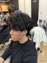 アロー 船橋店(AROH)&nbsp;シャドウパーマ｜柔らかなカールで魅せる大人のメンズスタイル