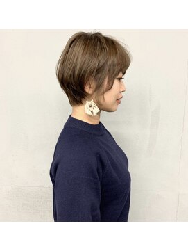 タグ(#tag) #スモークベージュ×くびれショート