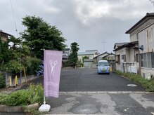 駐車場は店舗の裏手になります。ご不明な場合はお問合せ下さい。