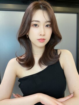 小顔見え韓国ヘア 流れる顔まわりカット Ol ７トーン 暗めカラー L アイヴィー Ivy のヘアカタログ ホットペッパービューティー