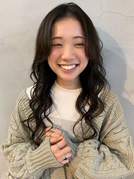 ネリ(nely) 【nely】大人可愛い20代30代40代長め前髪のウェーブミックス