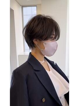 イヴォークオオサカ 心斎橋(EVOKE OSAKA) 耳かけ 丸み おしゃれ ハンサムショート グレージュ ヘアカラー