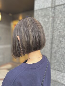 クラウドヘアー CLOUD HAIR 切りっぱなしボブ/ハイライト/前下がりボブ/ベージュ/ストレート