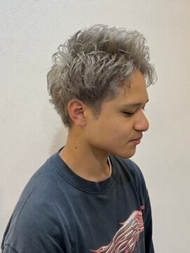 カフネ(KAHUNE) グレージュスパイキーショート