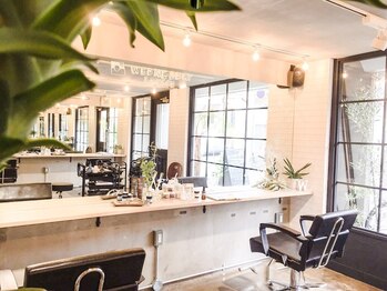 ウェンズデイラウンジ(Wednesday Lounge)の写真/丁寧な接客と温かみのあるオシャレな店内◇日々の疲れをリセットできる居心地の良さが魅力のサロン