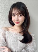 後れ毛が可愛い顔周りハイレイヤーロングチェリーブラウン