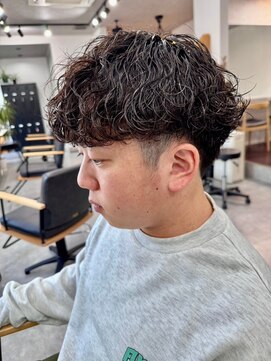 フゥ 宇都宮(FeU) メンズ波巻きスパイラルパーマシャドウパーマツイストパーマ緩め