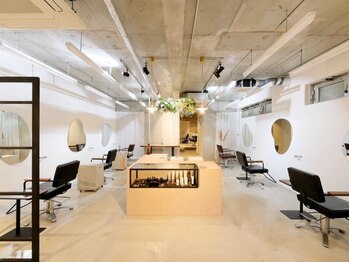 シーカ ニカイ(siika NIKAI)の写真/中目黒3分◆少人数ならではの落ち着いた雰囲気が魅力♪丁寧なカウンセリングであなたの理想を叶えてくれる