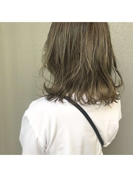 ロティー(loty) カーキベージュ×ハイライトカラー