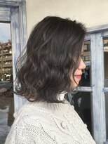 エイミーバイアフロート(amie  by afloat)&nbsp;◇ 暗髪の中にある透明感。インナーカラー×ウェービーbob