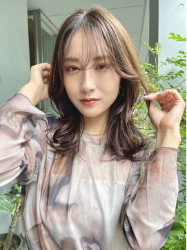 ビュートリアム 南青山(BEAUTRIUM) ミディアムレイヤー シースルーバング韓国風 表参道20代30代40代