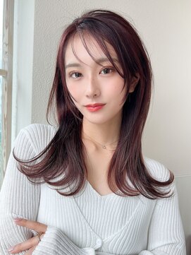 アフロート ディル(AFLOAT D'L) 20代に人気!顔周りの後れ毛がかわいいシャギーレイヤーロング