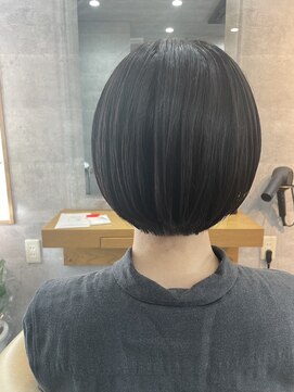 イシン(ISIN) 黒髪/縮毛矯正/髪質改善/ショート[保土ヶ谷]