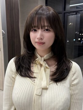 ミディアムレイヤー艶髪ダークブラウン顔まわりレイヤー