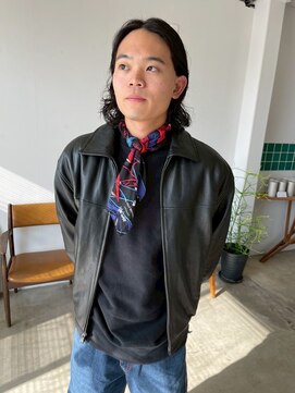 ツイストスパイラルセンターパートメンズカット髪型メンズ