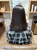 自然な艶感と柔らかさ 毛先ワンカールの酸性ストレートヘア
