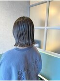 切りっぱなし外はねボブエモージュカラーグレージュ