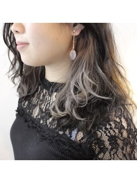 デコヘアーフラッペ(DECO HAIR frappe) 大人気！白っぽいグレージュのインナーカラー