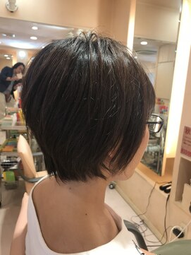 モリオ フロム ロンドン 鶴瀬店 大人カワイイ前下がりショート