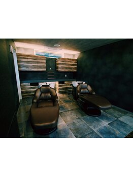 髪や頭皮に優しいオーガニック素材にこだわった薬剤で、ダメージレスな潤い溢れる仕上がりに♪