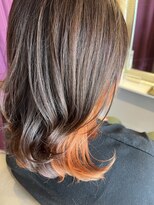 ソフ(soph) 柔らかくせ毛のふんわりミディアムオレンジインナーカラー