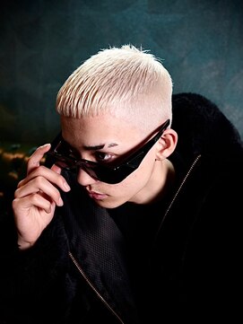 トライブ(TRIBE) ホワイトカラー/クロップヘア