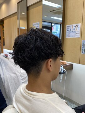 マキシム ナカイ(MAXIM NAKAI) スパイラルパーマ黒髪刈り上げツーブロツイストスパイラルパーマ