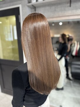 ルイス(L'wis) ブリーチなしカラー、キレイめベージュ。