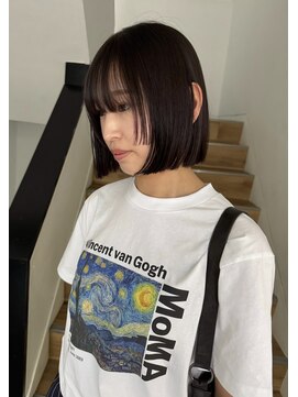 ヨーク(YOKE) ミニボブパツっとステップカット顔まわりグレージュ切りっぱなし