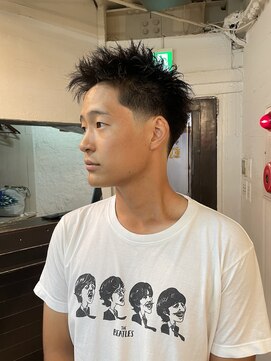 ビーバイエイトジェンツ(Bee by EIGHT GENTS) MEN’S HAIR/ブルーブラック/フェザーパーマ/心斎橋