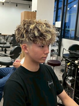 リッチブランドアンドコー(Rich Brand&Co) スペインカール ハイライトカラー　メンズカット　メンズパーマ