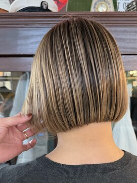 スリー(three) シャドウルーツ