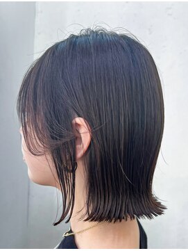 ルーセント(Lucent) 外はね切りっぱなしボブ