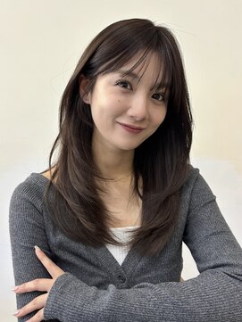 コート 青山(Cote) レイヤーカット 顔周りレイヤー ミディアムレイヤー 薄めバング