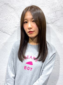 ボウ(BEAU) 透明感が引き立つアッシュグレー×バイカルテTr.艶感ストレート