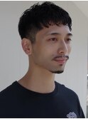大人の前髪下ろし短髪パーマ