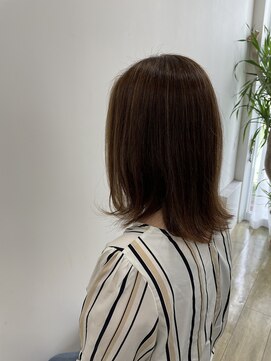 アローズ(arose) 外ハネミディアム　ハイライト　ストレート