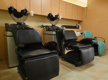 美容室 オオタニ(美容室 Ohtani)の雰囲気（水圧で洗い上げるオートシャンプーは手洗いよりダメージが少ない）