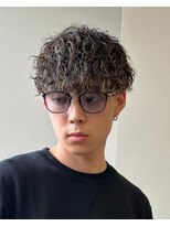スパイラルパーマツイストパーマアップバング短髪メッシュ