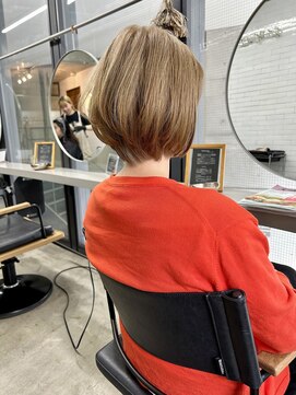 アシェット(assiette) ショートボブ ダブルカラー シナモンベージュ【川野 光】