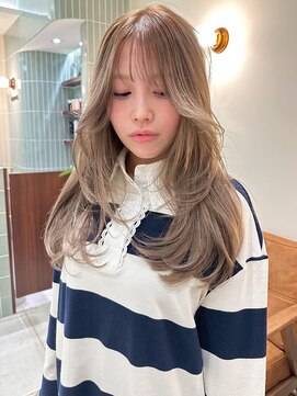 アッシュベージュフェイスレイヤーカット