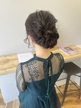 リジー(Litzy) お呼ばれアップスタイル