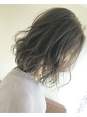 カーキベージュ