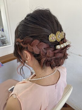 ヘアーアンドメイクアップモパ シニヨンスタイル