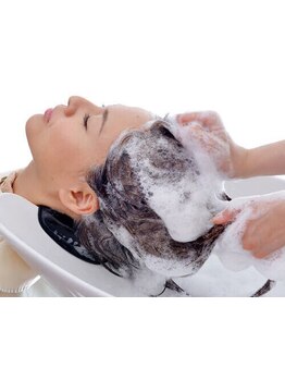 当店人気メニューの豊富なスパで癒しのひと時を…＊頭皮の汚れを落とし、健康的な髪へと導き、美髪が叶う☆