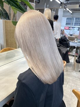 サンク 原宿 表参道(cinq) ホワイトベージュハイトーンカラーブロンドケアブリーチリタッチ