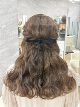 エルディ 大宮(eldy) ねじりハーフアップ