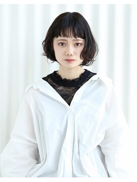 アーロン(aaron) 【aaron】オン眉ナチュラルルーズボブ。