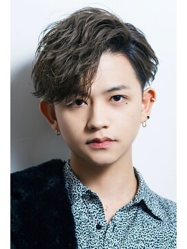 ゴールドシブヤ(GOALD SHIBUYA) スパイラルパーマ　刈り上げ　ツーブロック　色気　耳掛け