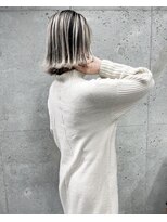 アコ(Aco)&nbsp;★ホワイトコーデに映えるバレイヤージュ★